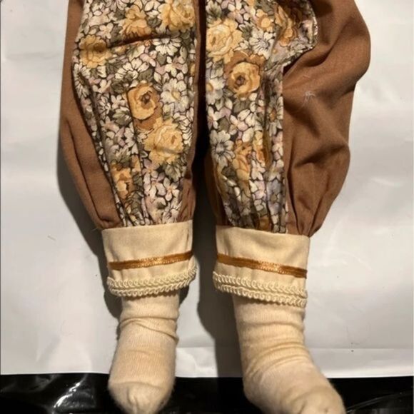 Vintage cloth and porcelain doll, curly hair with one piece romper and socks - Picture 3 of 7